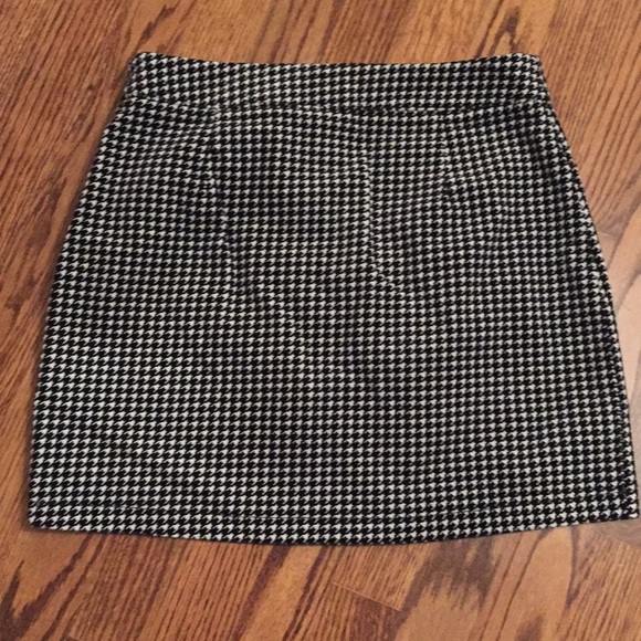 Forever 21 black and white skirt - Picture 2 of 5